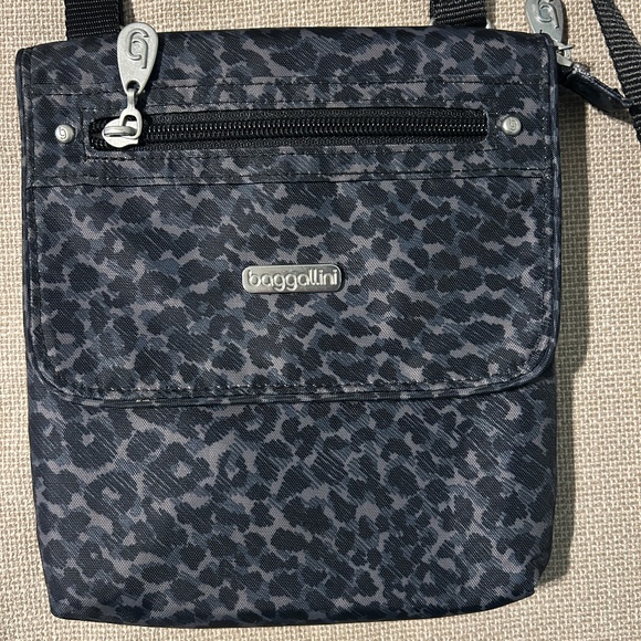 Baggallini Black Cheetah Print Flap Crossbody Bag - Picture 2 of 7